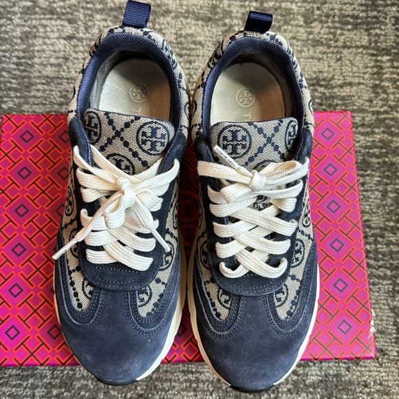 🤩Tory Burch Women's T Monogram Good Luck Trainer Sneakers size #8 like new - Picture 13 of 16